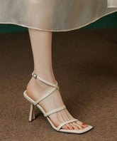Französische weiße High Heel Sandalen mit gekreuzten Riemen und Peep Toe